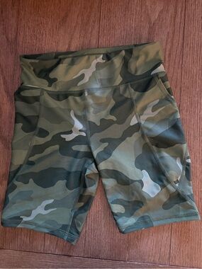 Old Navy Camo High-Waist girls active Bike Shorts size L 10/12 NWOT